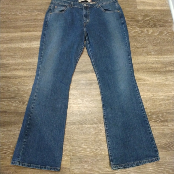 Levi's 515 Nouveau Bootcut Jeans - Picture 7 of 7